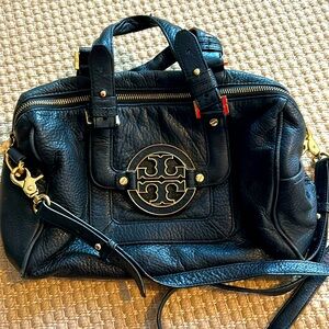 Black leather Tory Burch bag with gold hardware and removable crossbody strap.